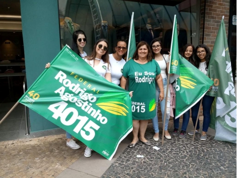 Campanha política em ação de rua